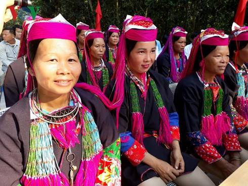 Hiện trang phục  của nữ giới người Dao đỏ ở Tiên Yên là còn giữ được nguyên bản.