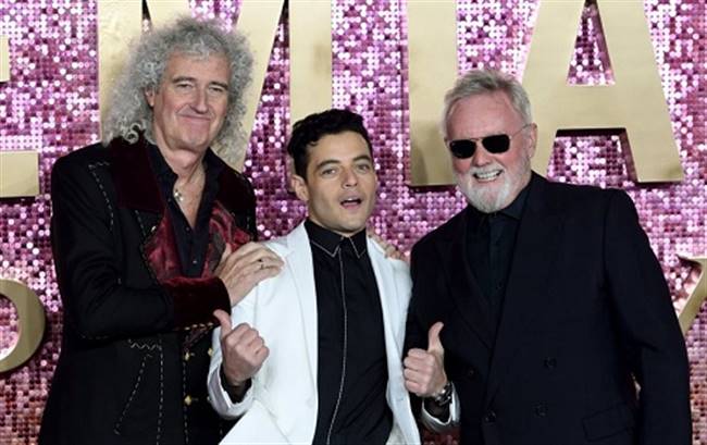 Rami Malek cùng Brian May (trái) và Roger Taylor - các thành viên nhóm Queen - ở buổi ra mắt "Bohemian Rhapsody".