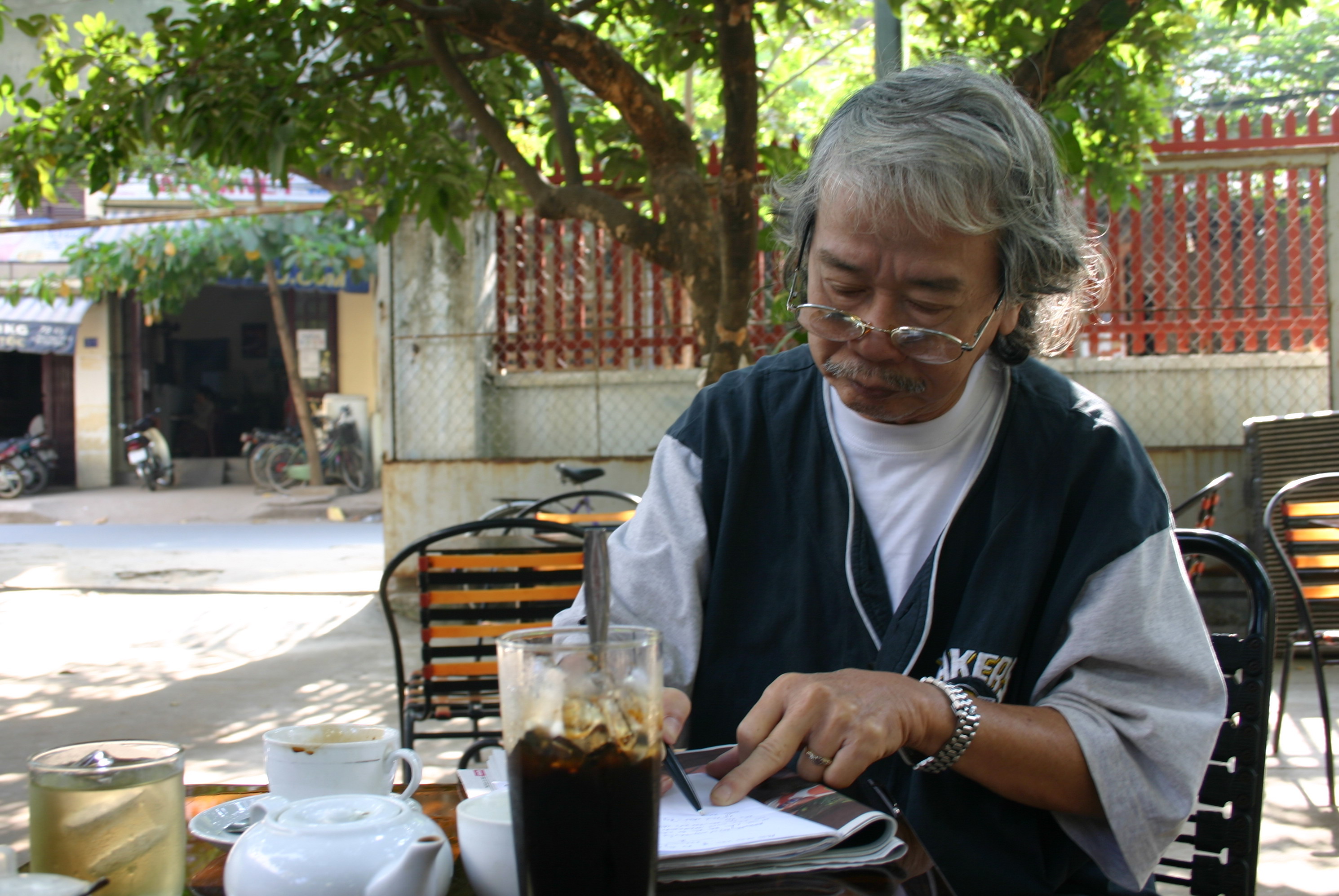 Nhà văn Cung Tích Biền