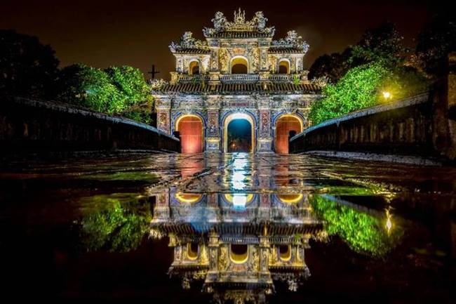 Tác phẩm " Đêm mưa Hoàng thành" của tác giả Trần Đăng Tuyên được nhiều người bình chọn nhất trên Fanpage Sở Du lịch Thừa Thiên Huế. Những bức ảnh đoạt giải tại cuộc thi sẽ được Sở Du lịch Thừa Thiên Huế sử dụng quảng bá du lịch tại các thị trường trong nước và quốc tế.
