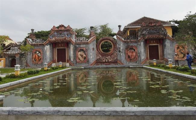 Kiến trúc cổng tam quan chùa Bà Mụ được tu bổ nguyên trạng - Ảnh: H.DUY
