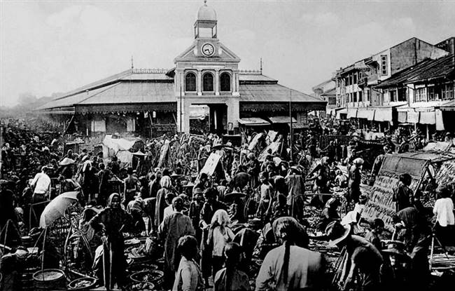 Chợ Lớn Cũ, khu chợ chính của Chợ Lớn trước khi chợ Bình Tây được xây dựng. Vị trí khu chợ này hiện tại là Bưu điện Chợ Lớn. Ảnh tư liệu.