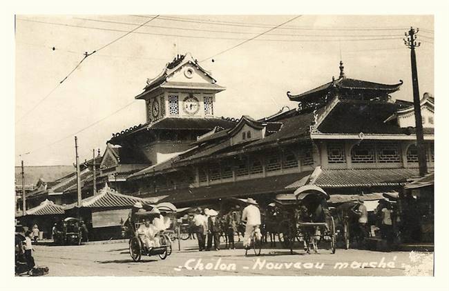 Chợ Bình Tây trên một bưu thiếp của Pháp, được gọi là "Chợ Lớn Mới" (Cholon Noveau marché). Ảnh tư liệu.