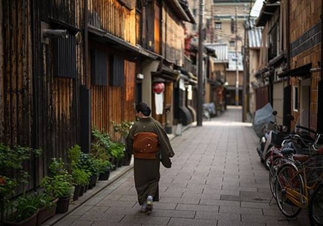 Du khách có thể khám phá khu phố cổ đặc sắc tại Kyoto khi chọn tour du lịch Nhật Bản Tokyo- Núi Phú Sỹ- Nagoya- Kyoto- Osaka 6 ngày, bay cùng hàng không 5 sao All Nippon Air với giá 33,99 triệu đồng. Ảnh: Pinterest