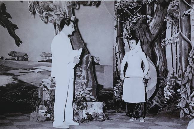 Vở cải lương "Lan và Điệp" của soạn giả Trần Hữu Trang cùng các nghệ sĩ Thành Được và Thanh Nga.