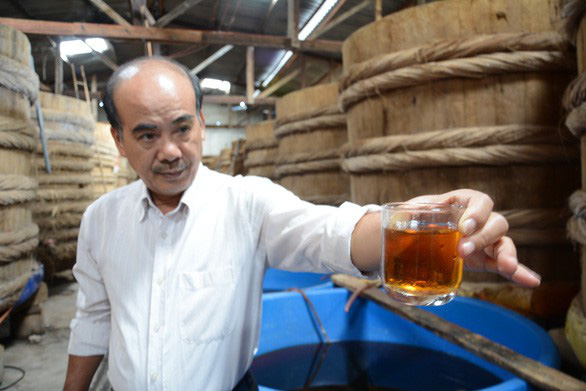 Nước mắm truyền thống làm từ cá cơm ở thành phố Phan Thiết, tỉnh Bình Thuận - Ảnh: ĐỨC TRONG