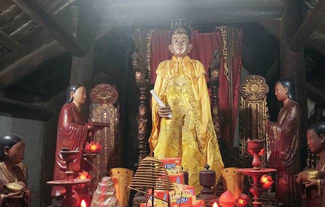 Tượng Đại Vương Lý Linh Lang là sự kết hợp tinh hoa của nghệ thuật tạc tượng và nghệ thuật múa rối cạn của làng Bảo Hà.