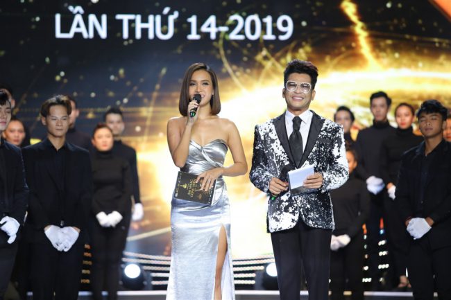 Thanh Bạch và Ái Phương - 2 thế hệ MC đã có màn tung hứng ăn ý trên sân khấu của lễ trao giải.