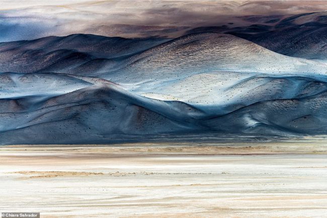 Bức ảnh chiến thắng hạng mục nghệ thuật tự nhiên của Chiara Salvadori, chụp vùng đồng bằng cao 3,8km so với mực nước biển ở tây bắc Argentina.