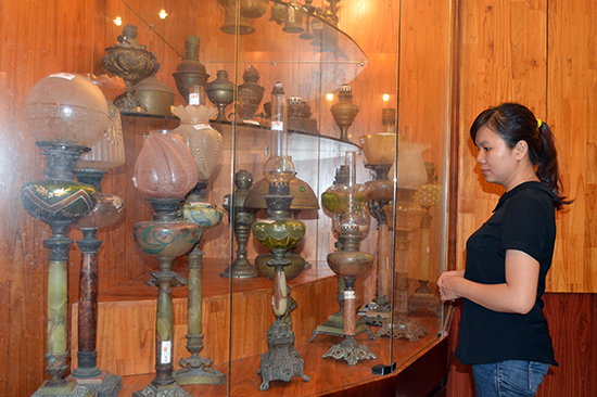 Bảo tàng Điện Bàn dù lưu giữ bộ đèn cổ quý hiếm nhưng vẫn không thu hút được khách du lịch.
