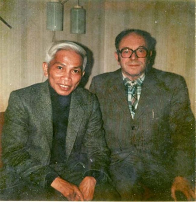 GS. Hoàng Tụy và nhà toán học Nga nổi tiếng L.V.Kantorovich - chuyên gia hàng đầu thế giới về ứng dụng toán học vào kinh tế, đã được giải thưởng Nobel năm 1974. Ảnh tư liệu
