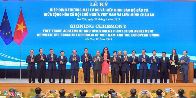 Việt Nam và Liên minh châu Âu đã chính thức ký Hiệp định Thương mại Tự do (EVFTA) và Hiệp định Bảo hộ Đầu tư (IPA) chiều 30/6 tại Hà Nội. Ảnh: Việt Linh.