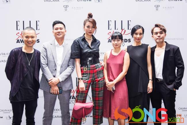Các thành viên ban cố vấn và thực hiện Elle Style Award.