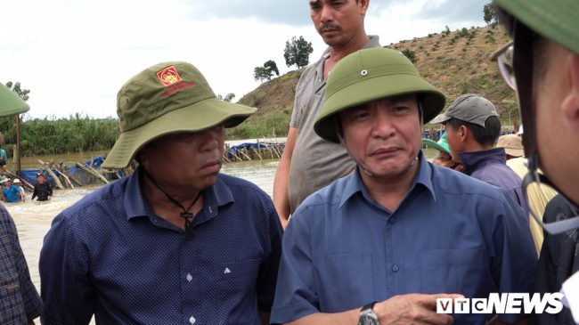 Ông Bùi Văn Cường, Bí thư tỉnh Đắk Lắk chỉ đạo khắc phục sự cố. 