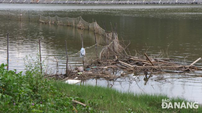 Nhiều ý kiến lo ngại tình trạng lấn sông nuôi tôm sẽ ảnh hưởng tới môi trường trên sông Cu Đê.