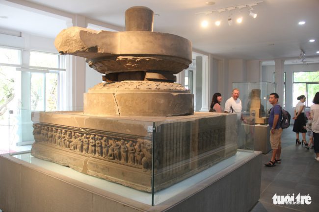 Đài thời Trà Kiệu, một trong 4 bảo vật quốc gia thuộc sở hữu của Bảo tàng Điêu khắc Chăm Đà Nẵng
