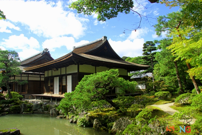 Togudo, một trong hai ngôi đền còn lại của chùa Bạc tồn tại từ khi ngôi chùa được xây dựng đến nay.