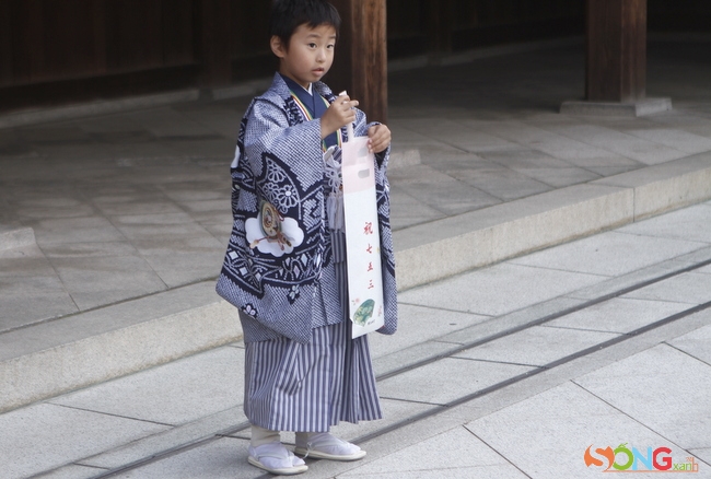 Lên 5 tuổi, là lúc những đứa bé trai lần đầu được khoác lên mình những bộ hakama truyền thống. Mỗi độ tuổi sẽ mang một ý nghĩa riêng, đánh dấu một cột mốc quan trọng trong đời của một đứa trẻ.