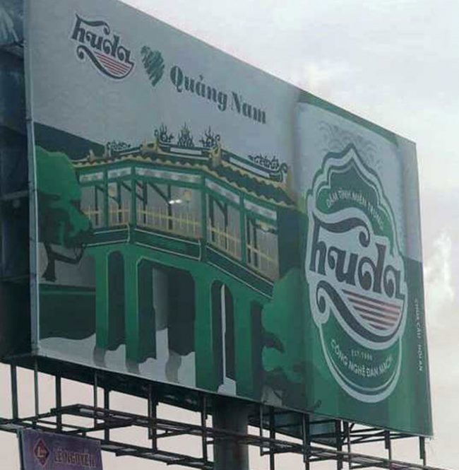 Hình ảnh chùa Cầu đặt cạnh lon bia Huda được quảng bá rầm rộ gây tranh cãi. Ảnh: FB JACK TRAN