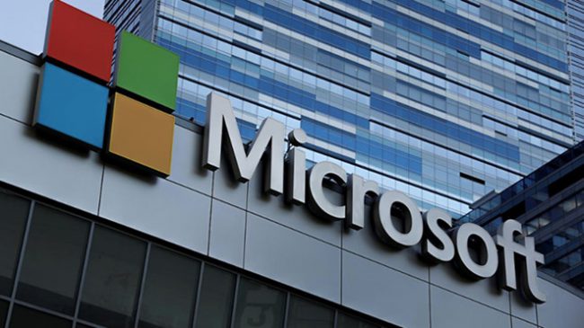 Bảng hiệu Microsoft tại Los Angeles, Mỹ. Ảnh: Reuters