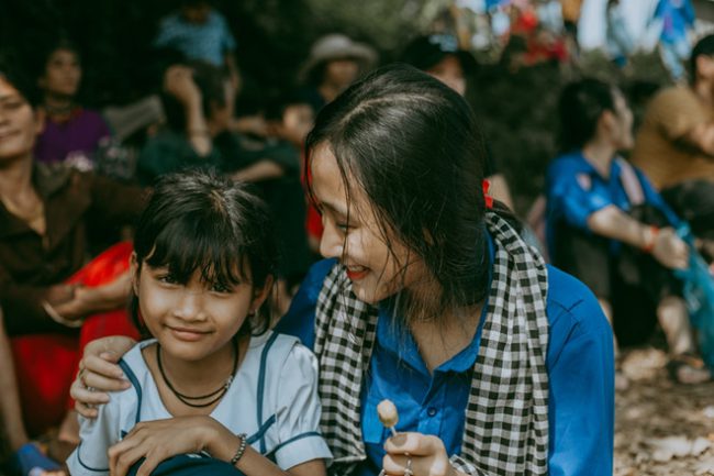 Bộ ảnh đầy cảm xúc này được chụp ngẫu nhiên trong một chuyến đi từ thiện vùng cao ở tỉnh Quảng Nam của nhóm CLB Kết nối yêu thương