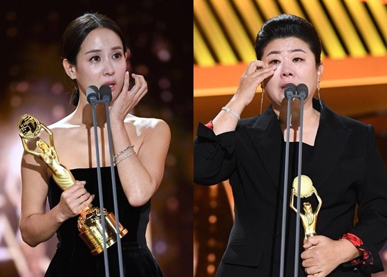 Jo Yeo Jeong (trái) và Lee Jung Eun xuất sắc thắng giải Rồng Xanh 2019 nhờ vai diễn trong 'Ký sinh trùng' ẢNH: CHỤP MÀN HÌNH NEWS1
