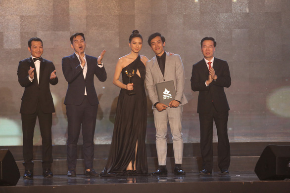 Đoàn phim “Song Lang” nhận giải Bông sen vàng.