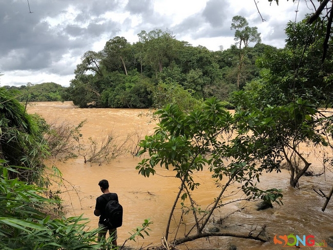 Một góc sông Đồng Nai khi chảy qua thác Bến Cụ.