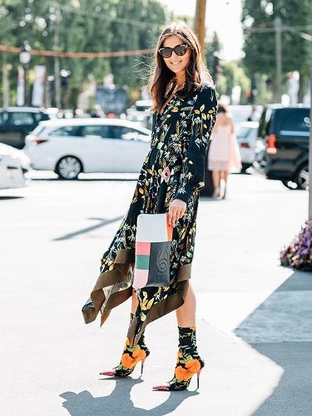 Ngay cả thời trang đường phố thuộc khuôn khổ của Tuần lễ thời trang New York vừa qua, những đôi boots hoa của Balenciaga cũng được cái các fashionista lựa chọn.