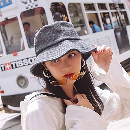 Mũ tai bèo vốn là kiểu mũ cổ điển từng rất được yêu thích những năm cuối thế kỷ 20