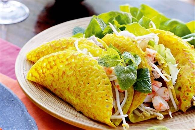 Bánh xèo là món ăn được lòng nhiều thực khách. Ảnh: I.T
