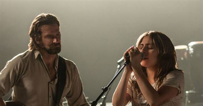 Cảnh trong phim A Star is Born - Ảnh: Warner Bros.