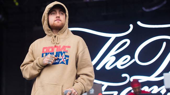 Rapper Mac Miller qua đời tại nhà riêng ở San Fernando Valley, California (Mỹ) ngày 7/9 vì sốc thuốc. Rapper 26 tuổi từng có hai năm hẹn hò ca sĩ Ariana Grande. Họ chia tay hồi tháng 5. Mac Miller có nhiều ca khúc ghi dấu ấn như Self Care, Dang!, Donald Trump...