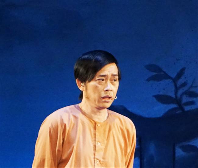 Danh hài Hoài Linh trong vai Chích