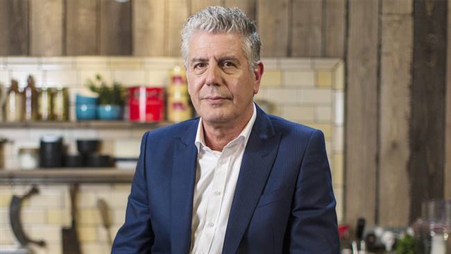 Đầu bếp, cây bút về ẩm thực nổi tiếng người Mỹ - Anthony Bourdain - qua đời hôm 8/6 ở tuổi 61 do tự tử. Thi thể ông được tìm thấy tại phòng khách sạn ở Pháp khi đến đây ghi hình loạt chương trình khám phá ẩm thực mới cho kênh truyền hình CNN.