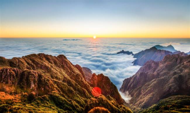 Hoàng hôn trên đỉnh Fansipan - Ảnh: NGUYỄN TẤN TUẤN