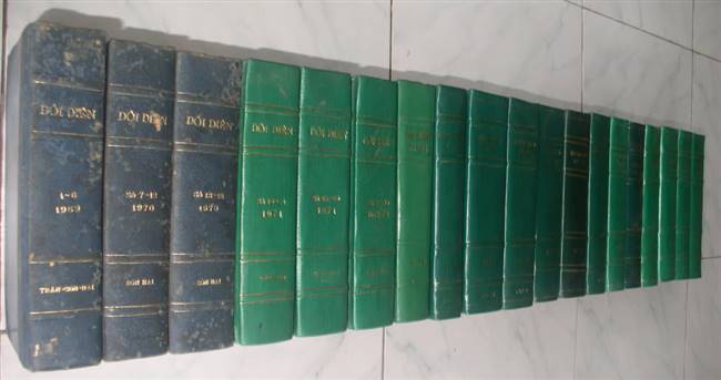 Bộ “Đối diện” gồm 114 số. Với nhiều nhà sưu tập, đủ bộ là tiêu chí ưu tiên để tìm kiếm