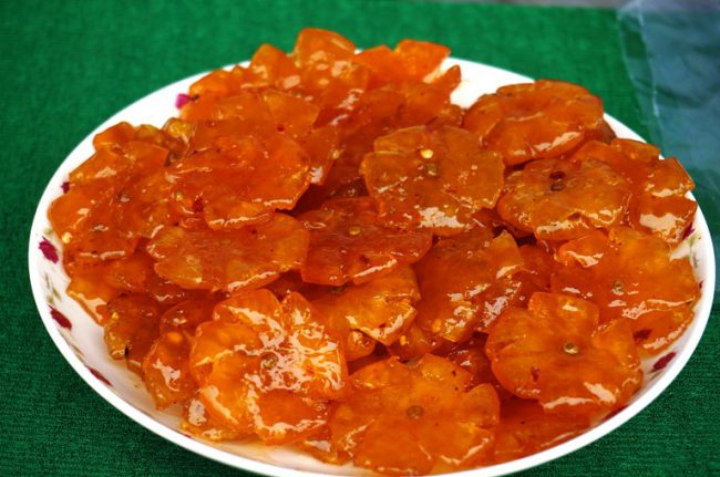 Đến với ngày hội quật, du khách và người dân còn được thưởng thức những món ăn làm tự quật.