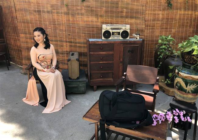 Năm nay, Tết Kỷ Hợi 2019, nơi đây còn có hẳn một khu Tết xưa với các giường ghế, bàn tủ, máy cassette, ti vi của ngày xưa để mọi người tha hồ hoài niệm bằng hình và tranh nhau đưa lên mạng xã hội.