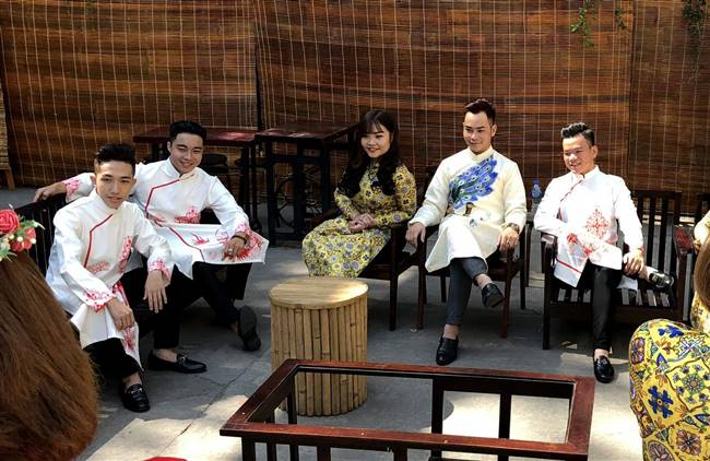 Muôn sắc áo dài.