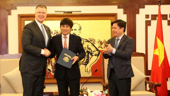 Chứng nhận đạt năng lực giám sát an toàn hàng không mức 1 (CAT 1) của Cục Hàng không liên bang Hoa Kỳ được hàng không Việt Nam mong mỏi từ 2012 - Ảnh: TUẤN PHÙNG