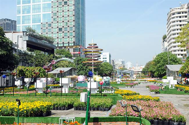Phân đoạn ba với tên gọi “Đô thị sáng tạo” thể hiện sự đổi mới toàn diện của Thành phố .Phận đoạn ba cũng sẽ có các đại và tiểu cảnh như Nhịp cầu hoa, Tinh hoa vươn cao, Tương lai xanh, Kính vạn hoa.