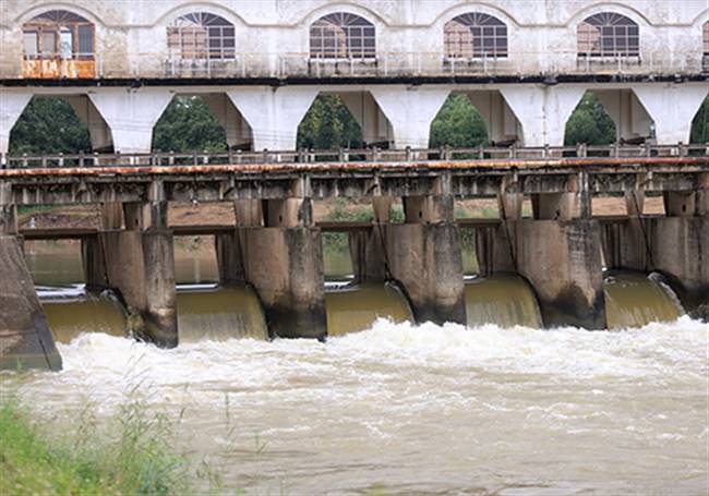 Đà Nẵng đang bơm nước từ trạm phòng mặn An Trạch để đủ nước thô sản xuất nước sinh hoạt. Ảnh: Nguyễn Đông.
