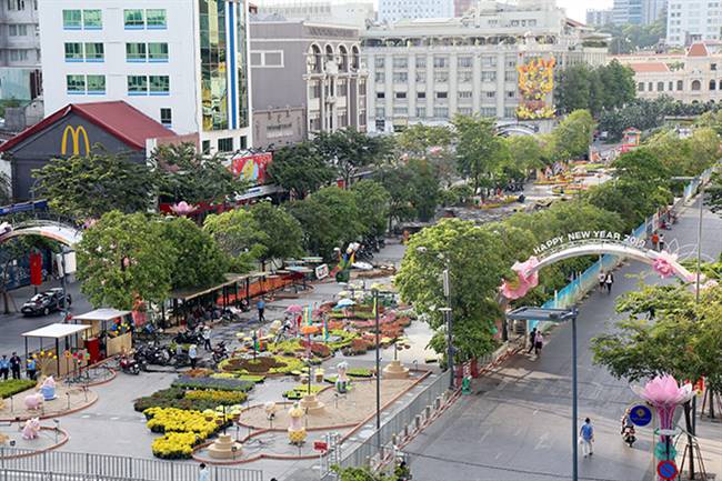 Đường hoa Nguyễn Huệ Tết Kỷ Hợi 2019 bắt đầu từ ngày 2/2/2019 (28 Tháng Chạp) đến ngày 8/2/2019 (Mùng 4 Tết). Đây là lần thứ 16 liên tiếp đường hoa được tổ chức (bắt đầu từ năm 2004) nhằm đón chào Tết Nguyên Đán cổ truyền dân tộc tại TP. HCM.