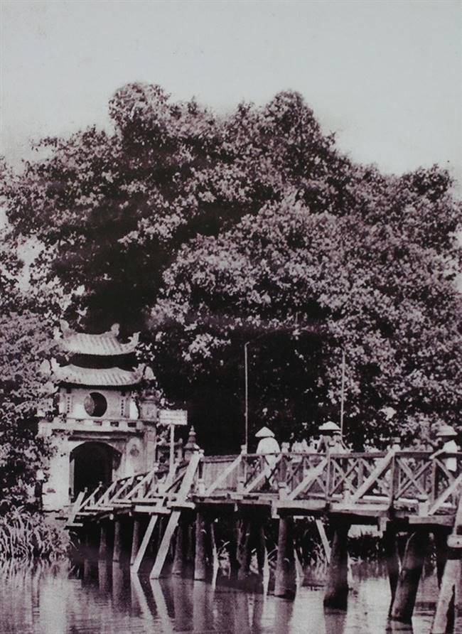 Cầu Thê Húc xưa