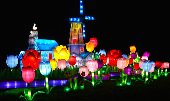 Các đèn lồng khổng lồ tại Lễ hội ánh sáng 2016 – Ảnh TJC