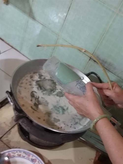 Lạ miệng, món bánh canh ngọt trộn tảo biển với nước cốt lá mơ Nam, ảnh: Bửu Việt.