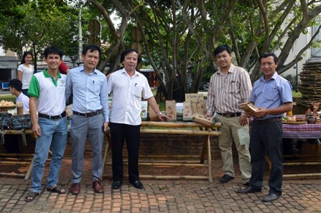 Từ tháng 4.2019 chợ phiên sẽ được giao lại cho Câu lạc bộ Khởi nghiệp Hội An quản lý. Ảnh: V.L