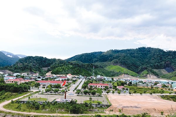 Một góc xã ATiêng - trung tâm huyện Tây Giang. 
