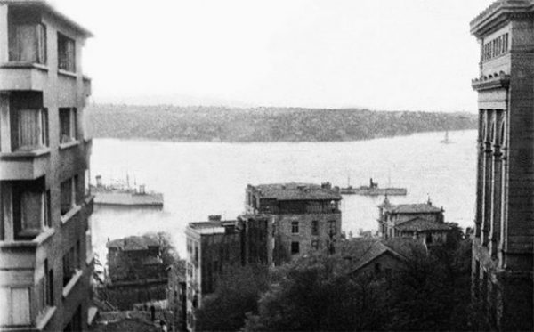 Một góc view bên bờ vịnh Bosphorus, thành phố Istanbul.